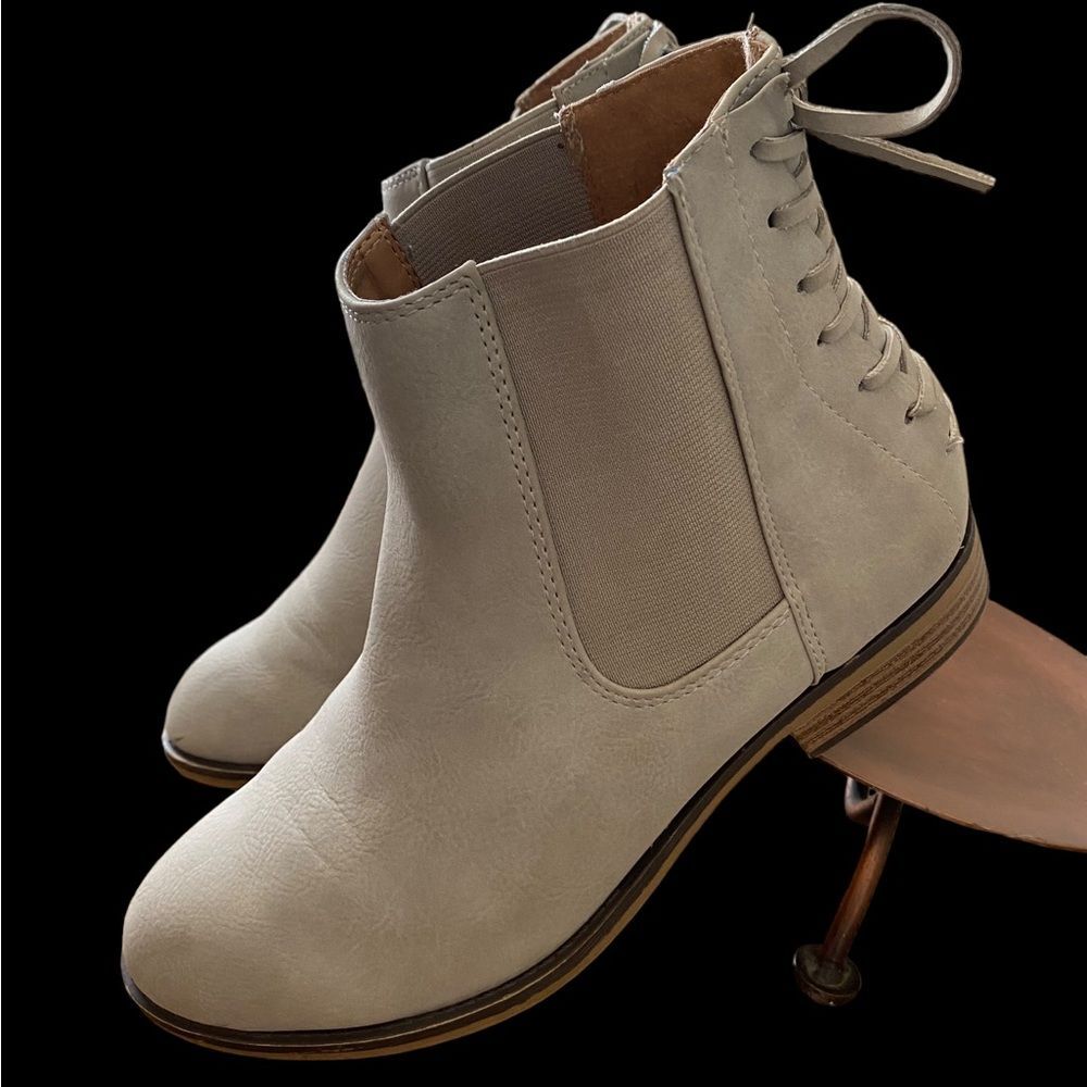 Women’s taupe slip on ankle boots vegan suede lace up back EUC size 7 - Picture 11 of 13